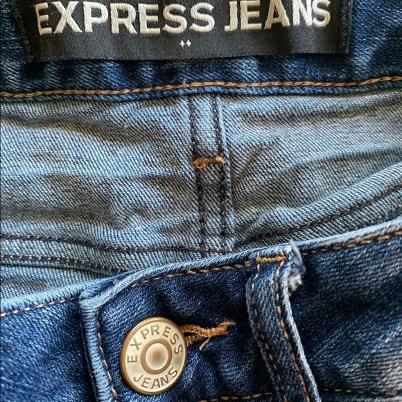 Express Shorts - Picture 4 of 4